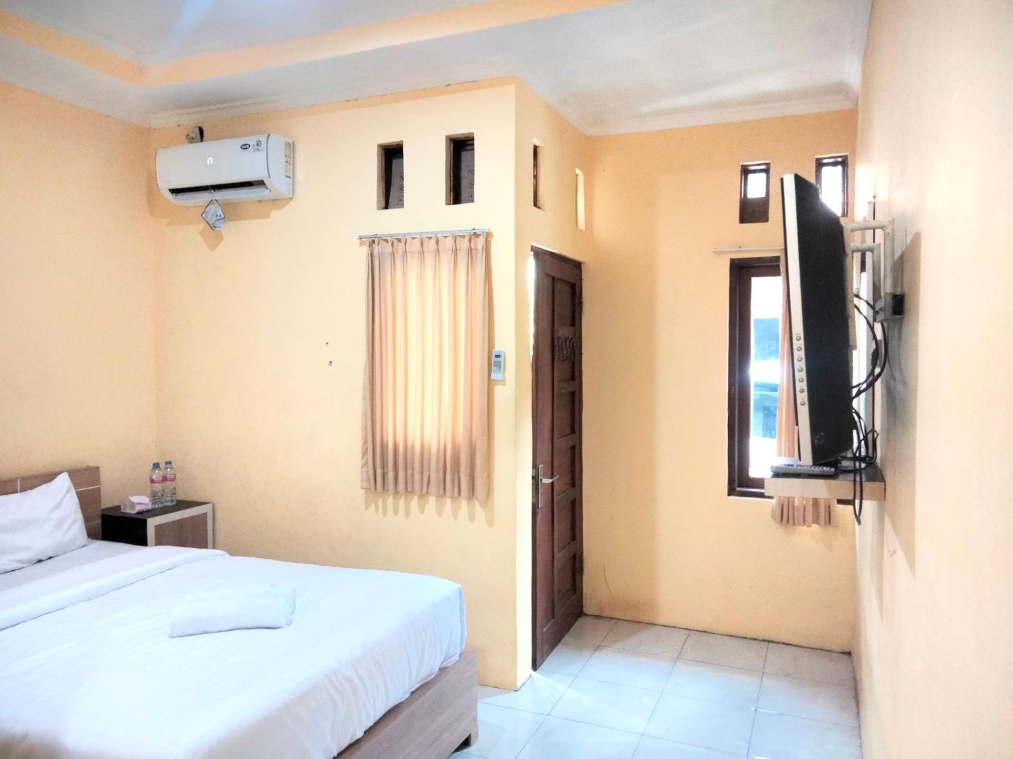 Wisma Mutiara Near Alun Alun Demak Mitra Reddoorz エクステリア 写真