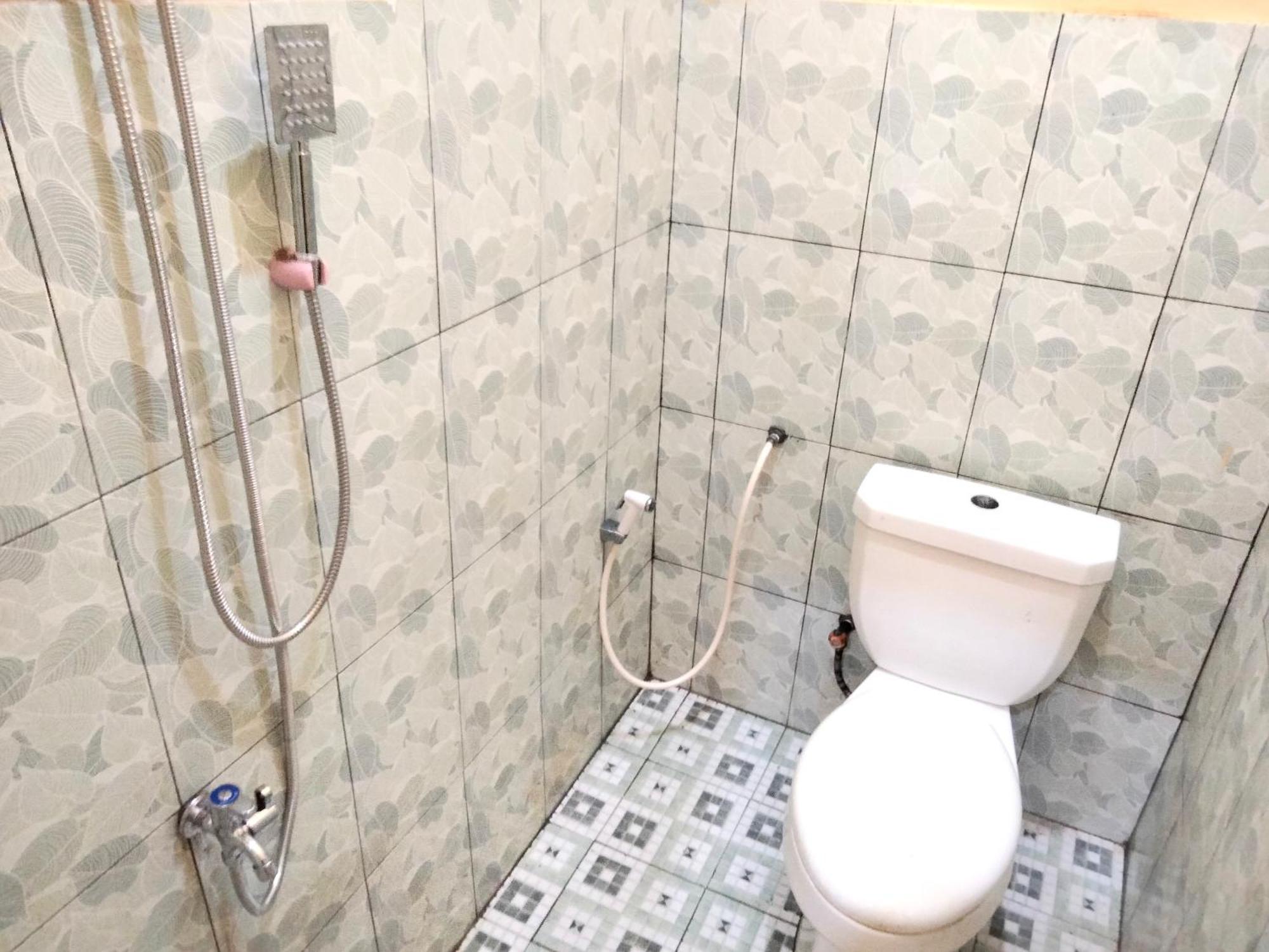 Wisma Mutiara Near Alun Alun Demak Mitra Reddoorz エクステリア 写真