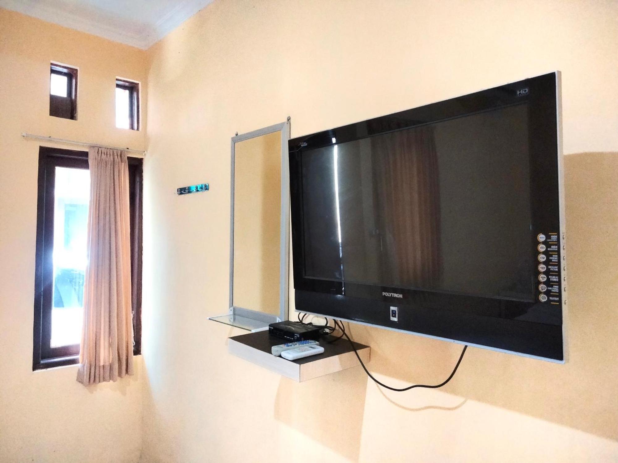 Wisma Mutiara Near Alun Alun Demak Mitra Reddoorz エクステリア 写真